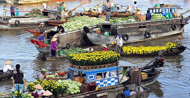 One corner of crowded market