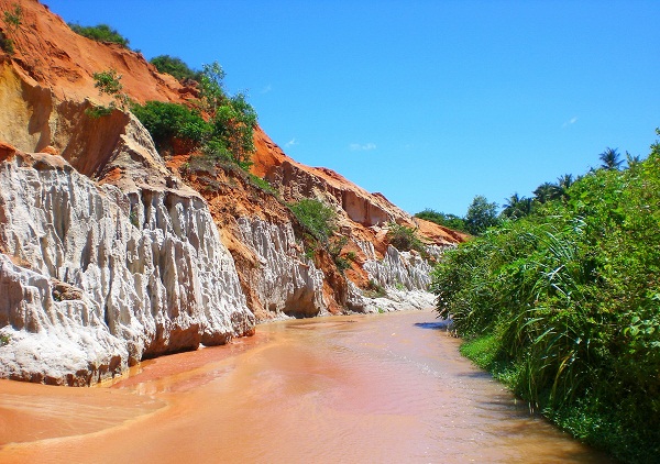  Fairy Stream (Suối Tiên) in Mui Ne