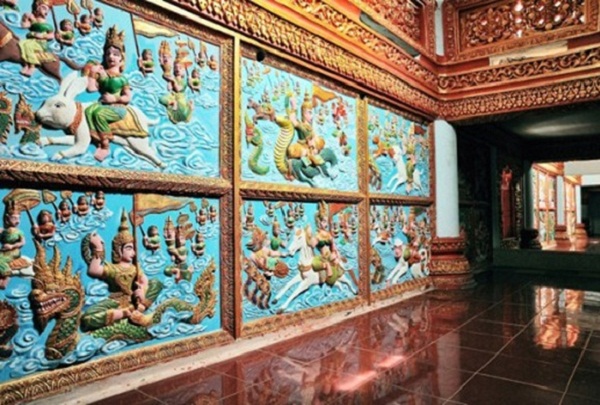 Frieze paintings about Buddha