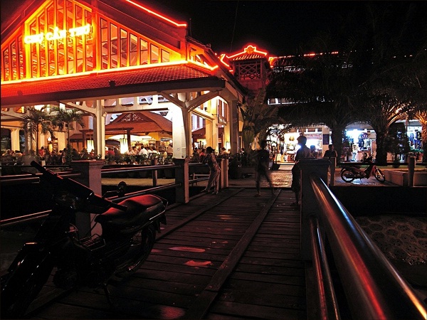A peaceful corner of Tay Do night market