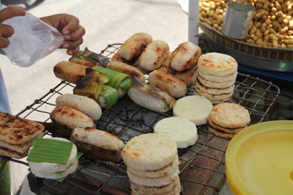 Hot semolina cakes, one plain and the other stuffed with tiny roasted bananas