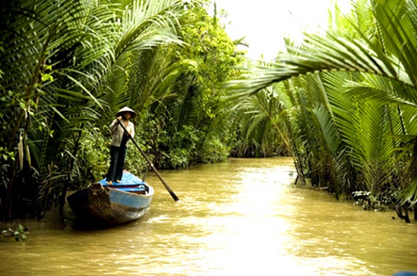 Visiting Thoi Son islet by boat is wonderful experience
