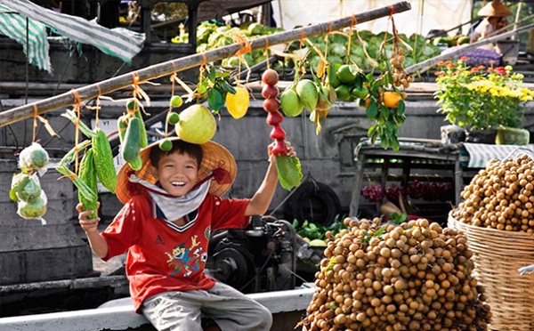 A corner of Cai Rang floating market