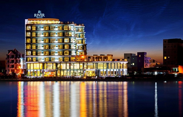 River Hotel