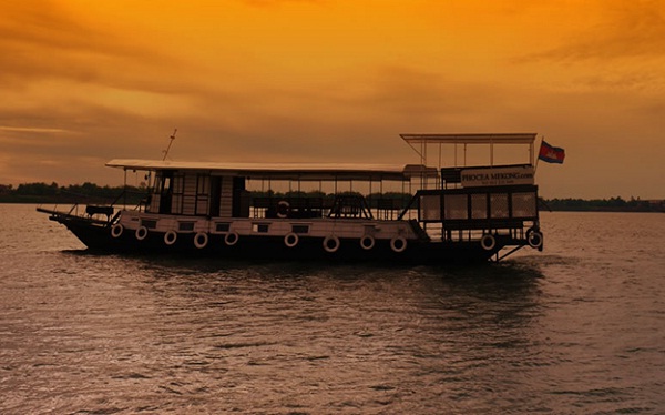 Mekong River Sunset Dinner Cruise, Phnom Penh