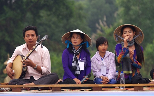 Travellers listening to “Đờn ca tài tử” while enjoying the beauty of Mekong River on boat