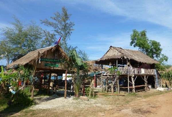 Castaways Beach Bar and Bungalows