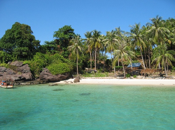  Turquoise water beach