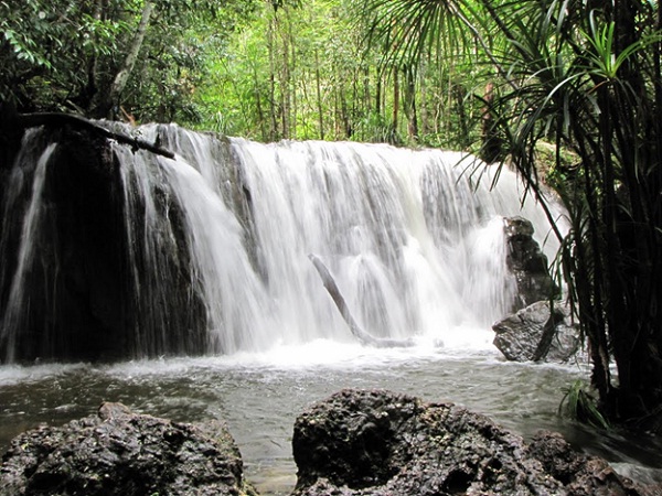 This island offers to you beaches, mountains, forests and fountains