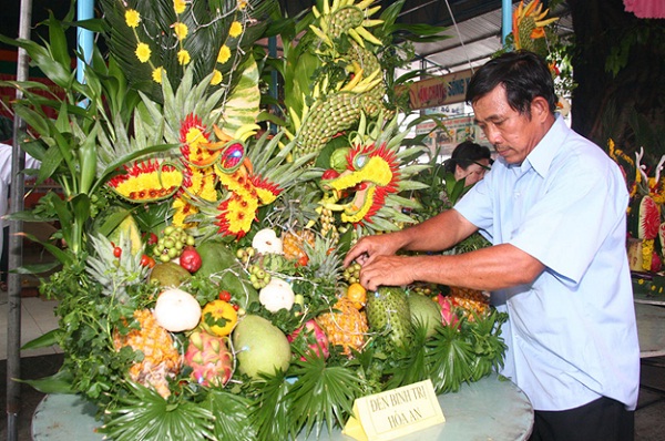 A “fruit masterpiece” in the festival