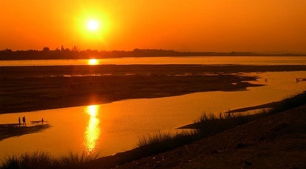 Watching sunset on Mekong River will be a wonderful experience.