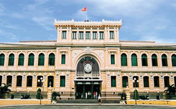 Saigon city tour – visit Saigon Central Post Office – an ideal place for mailing