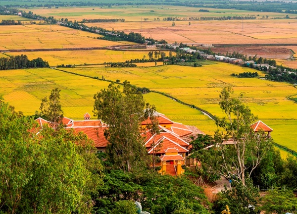 From Sam Mountain, you can see stunning scenery of the surrounding countryside