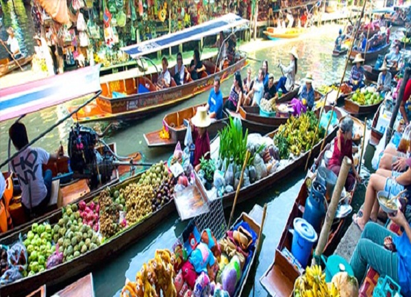 Tourists at floating market