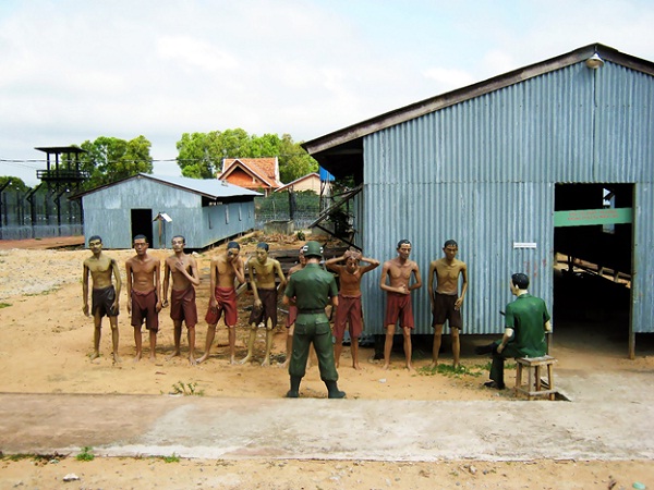 An images of Vietnamese soldiers being maltreated inside Phu Quoc Prison