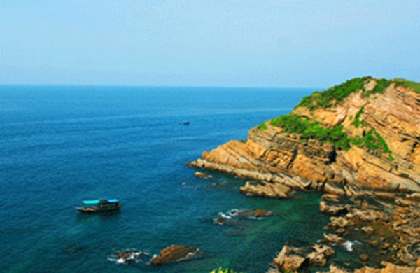 Standing on the top of Ganh Dau Cape, tourist can see the sea border between Vietnam and Cambodia