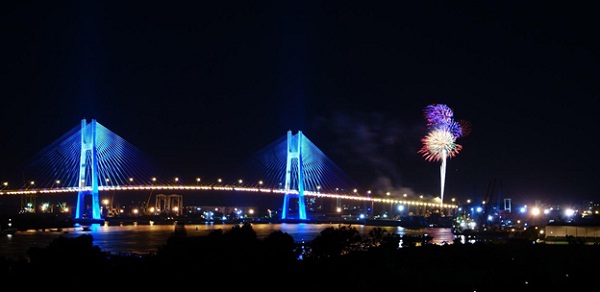 Phu My Bridge with its magnificent beauty at night