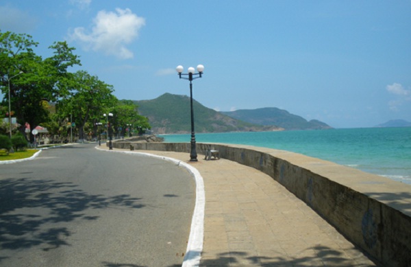 Sea wall, Con Dao Island