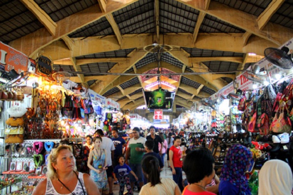 Different types of goods in Ben Thanh Market