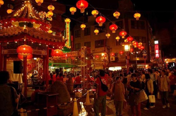 Cho Lon – Chinatown in Ho Chi Minh City in the night