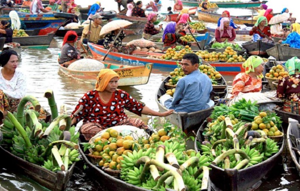 Floating markets in Mekong River