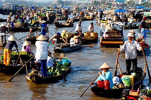 Cai Rang is the most floating market in the Mekong Delta