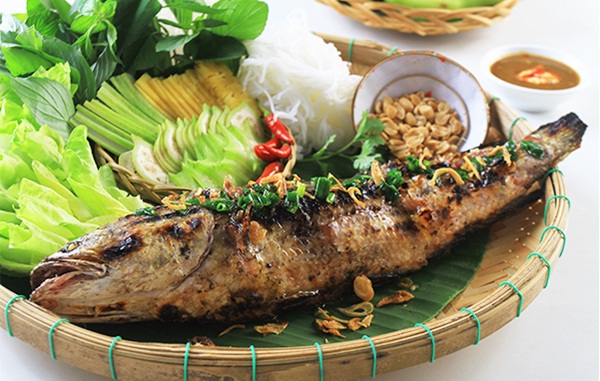 Cá lóc nướng trui Cà Mau đậm đà hương vị miền Tây Cá lóc nướng trui Cà Mau đậm đà hương vị miền Tây