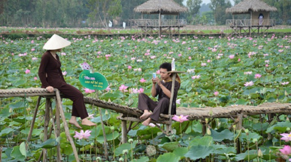 Try “ao ba ba”, traditional cloth of Vietnam Mekong Delta