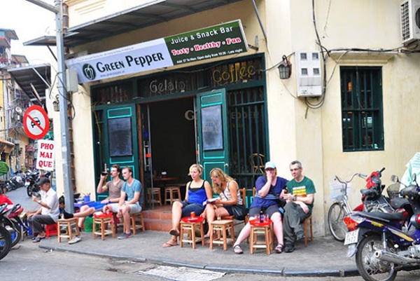 Drink coffee by the roadside