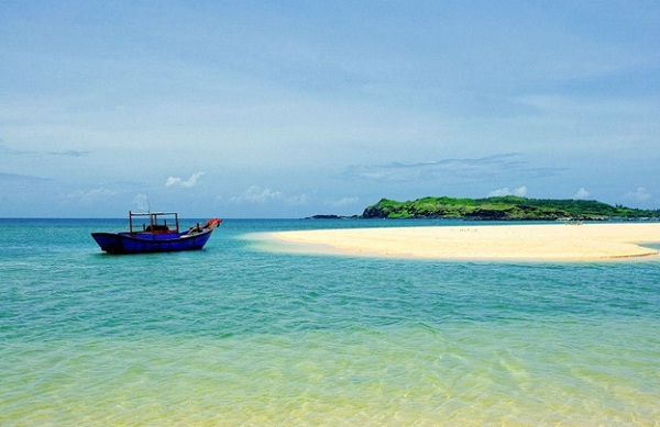 Enjoy fresh water in Phu Quy Island