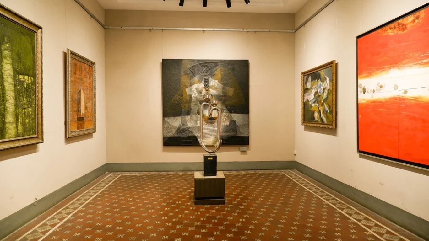 An exhibition room in the Fine Arts Museum