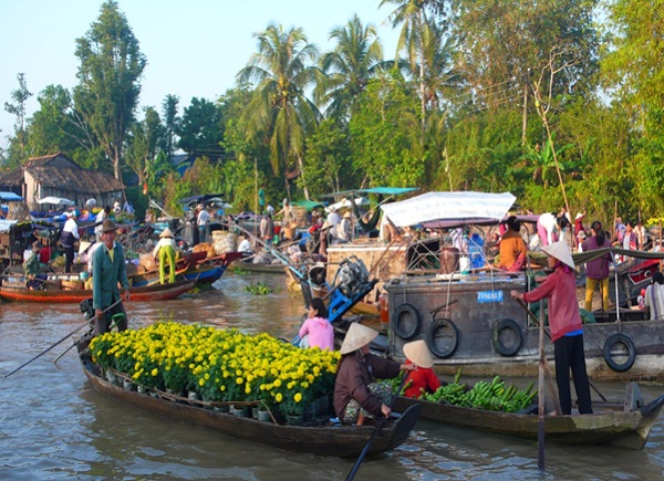 Cai Be floating market