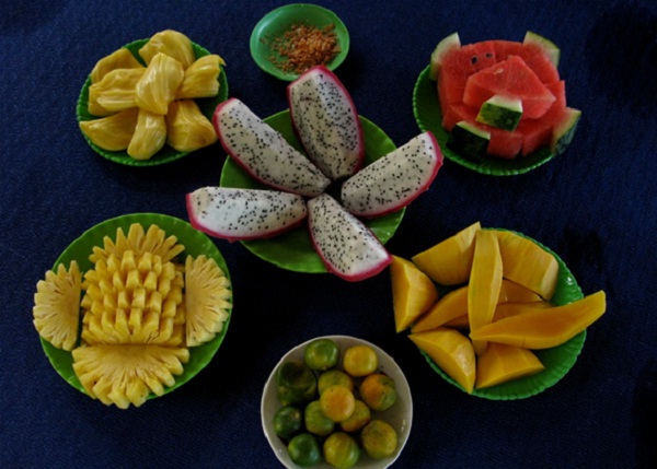 Many kinds of tropical fruits are harvested in the period from June to September in Mekong Delta