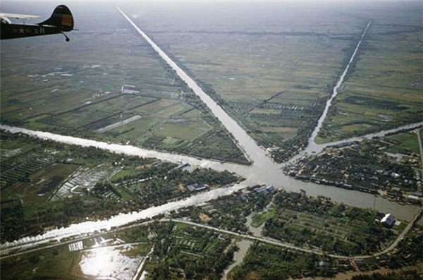 Intersection of 7 canals