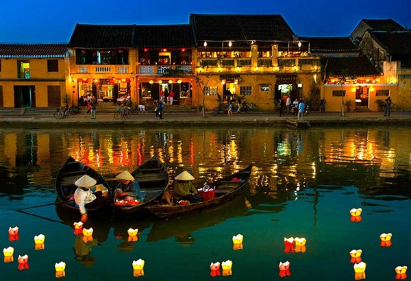 Poetic beauty of Hoi An Ancient Town at night