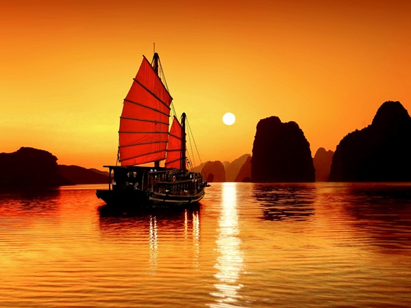 Sunset on Halong Bay