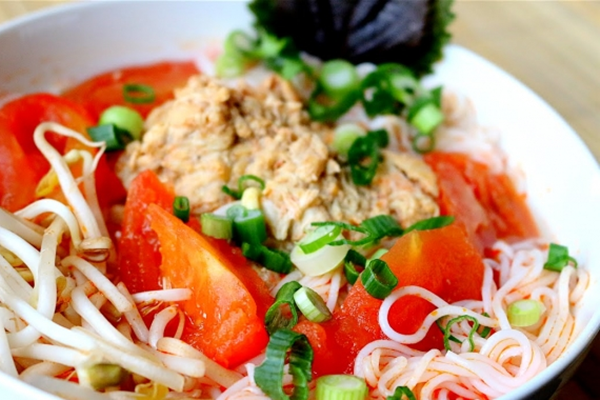 Bun rieu-crab noodle soup