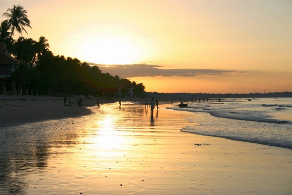 The sunset on Thanh Hai Beach (Thanh Hai, Thanh Phu)