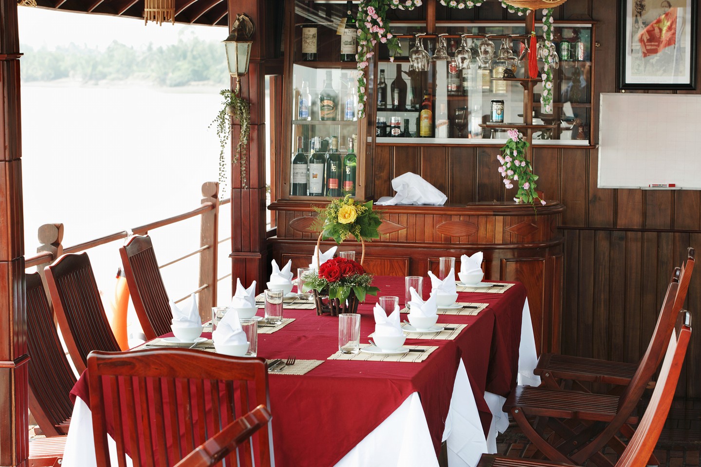 All the furniture on Le Cochinchine Cruise are designed by oak wood