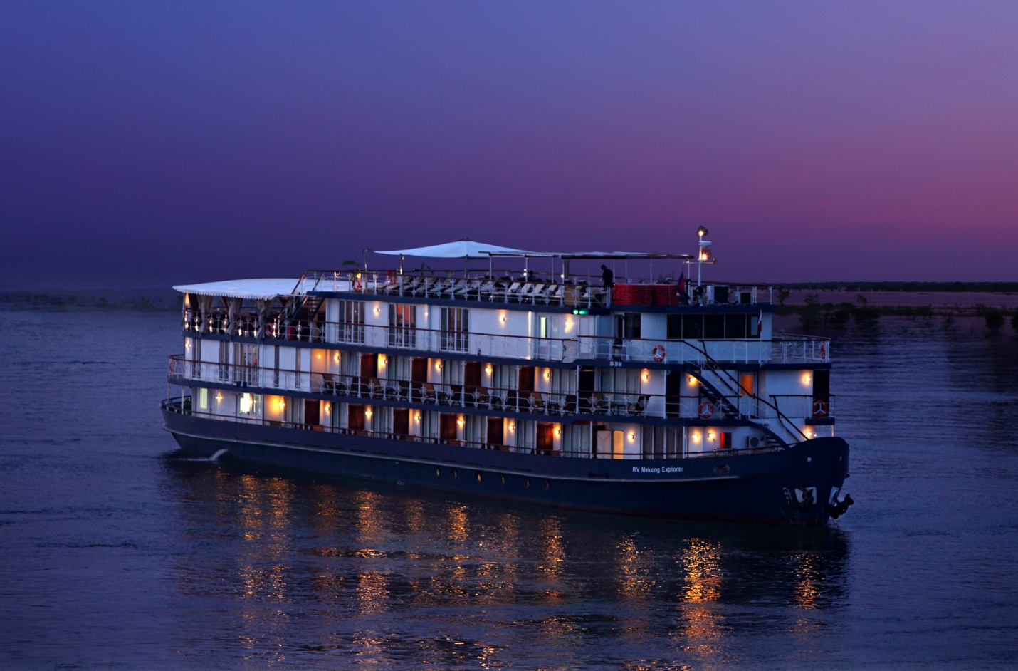 Jayavarman Cruise in sunset