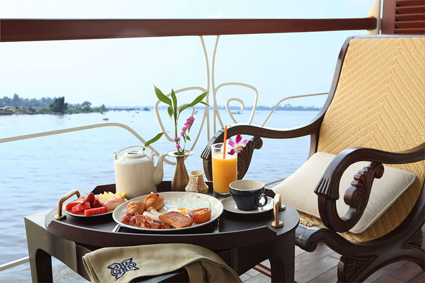 The private balcony-where you can enjoy food and fresh air at the same time