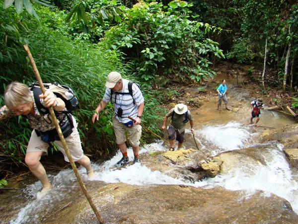 Trekking the 100 waterfalls