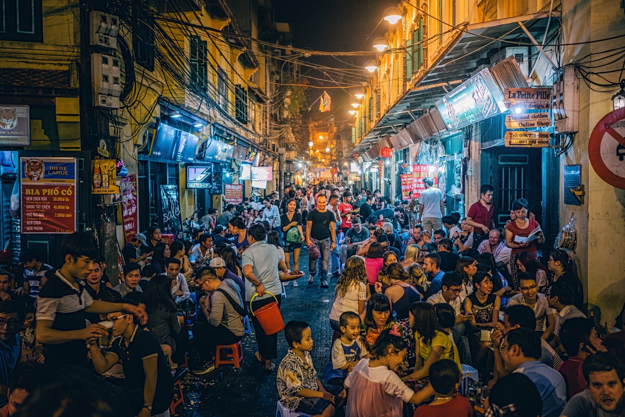 A bustling and moving Hanoi but still poetic at night