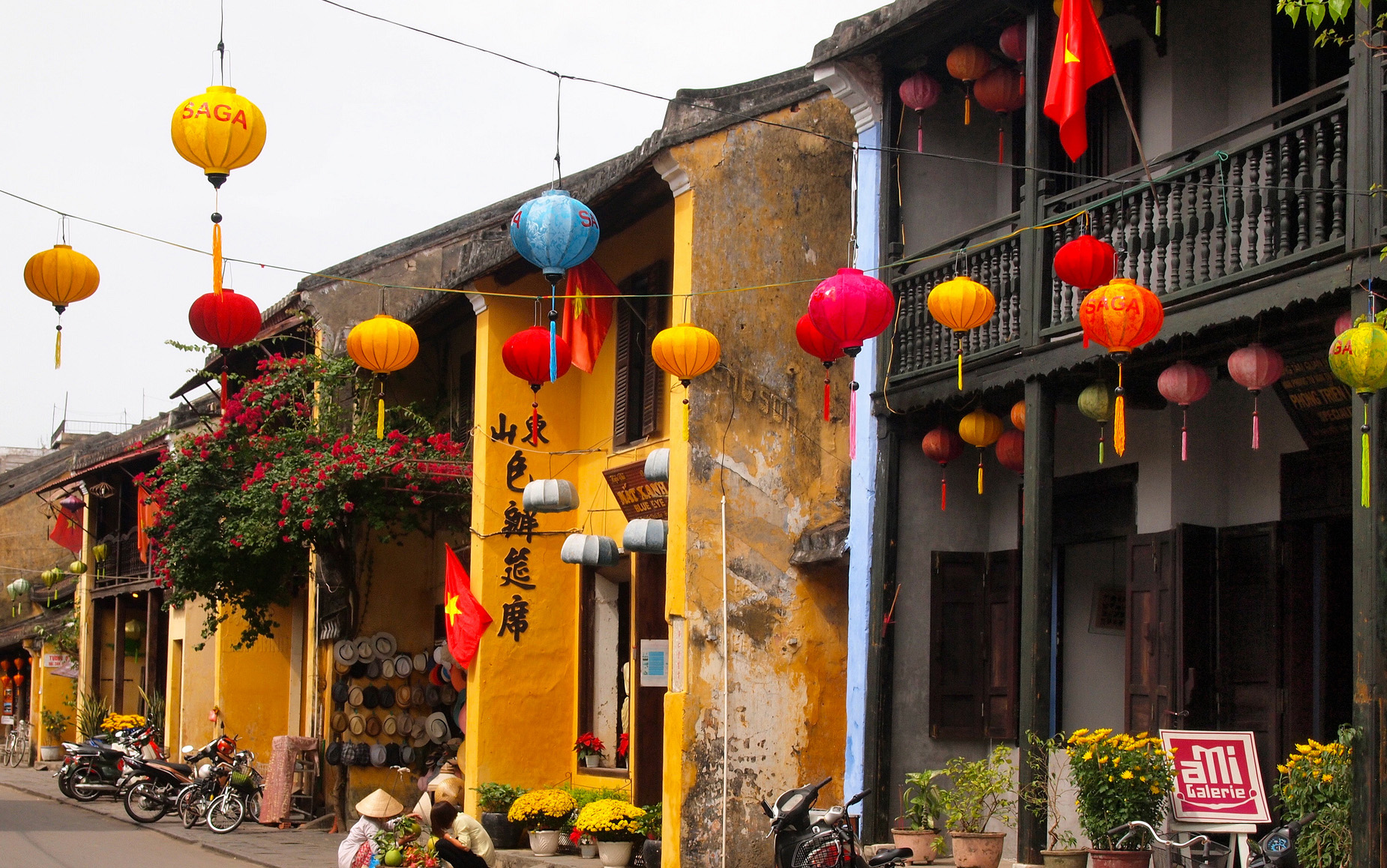 Colorful ancient houses in Hoi An