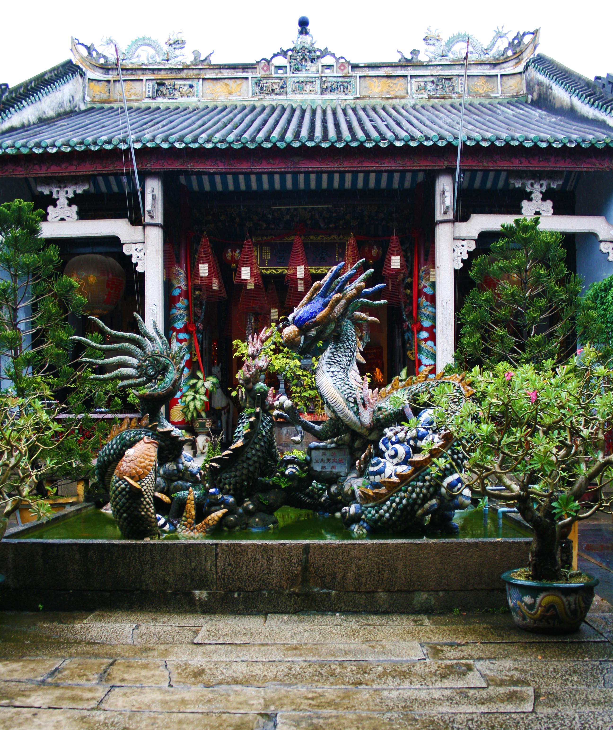 Dragon sculture at Hoi Quan Quang Trieu temple