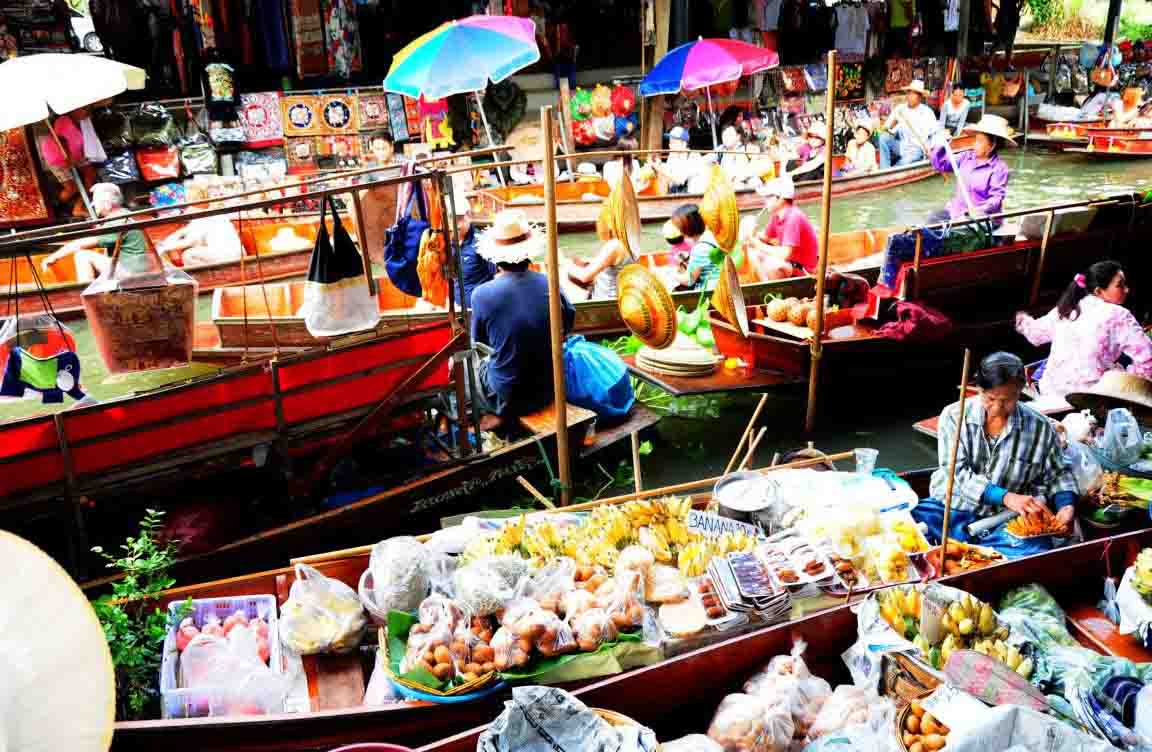 Festival in Cai Rang market