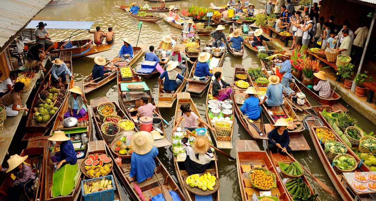 Fruit markets in Mekong River