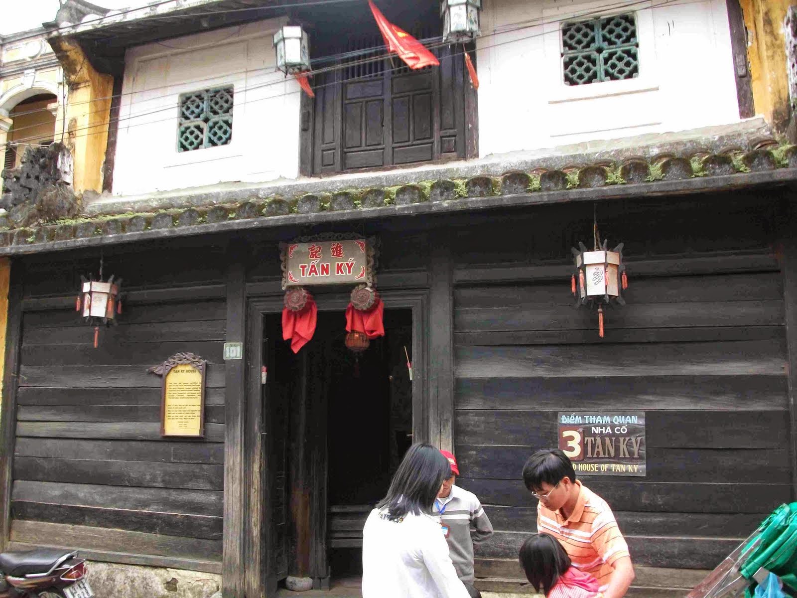 The yin- yang symbol in front of old house