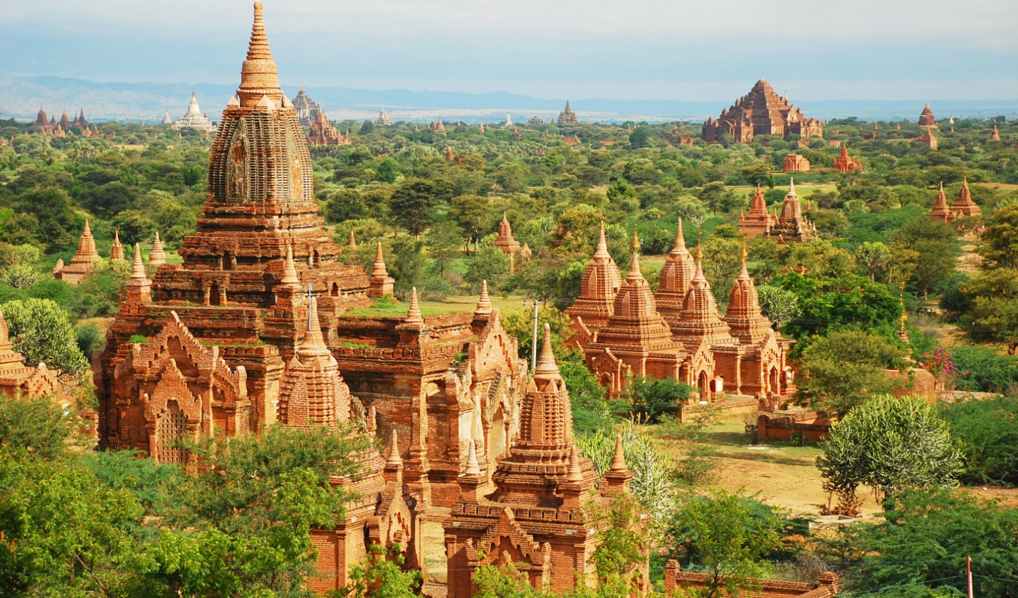 Bagan with thousands of monuments 