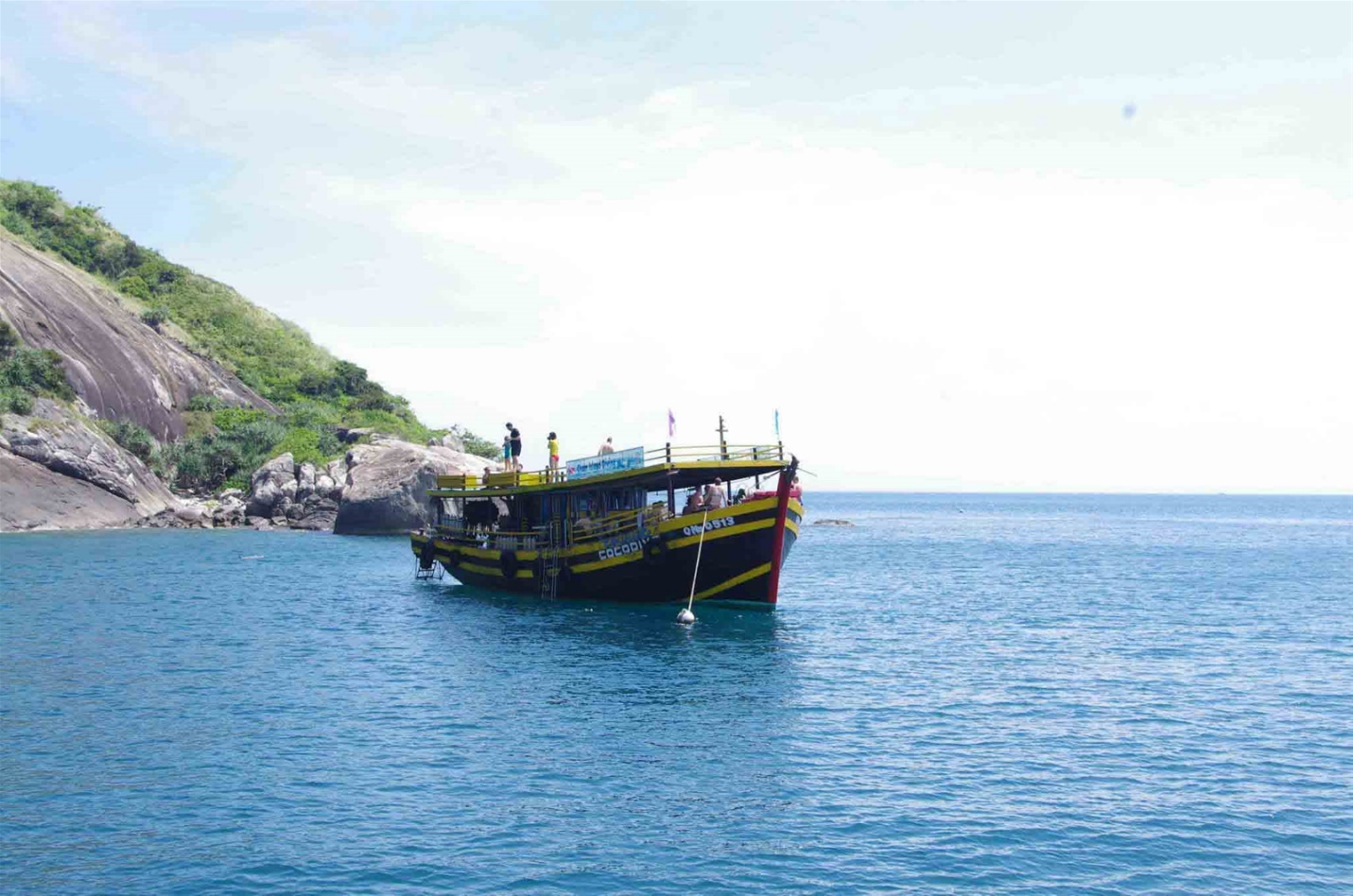 Getting to Cu Lao Cham by wooden boat